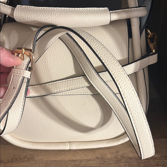 Like New Crossbody Bag ❤️ - Picture 6 of 9